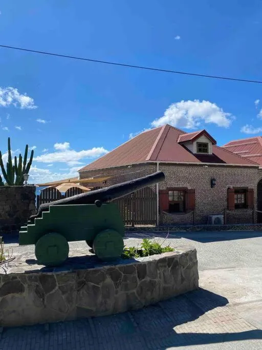 Barrel House Suite St Eustatius，位于奥拉涅斯塔德的酒店