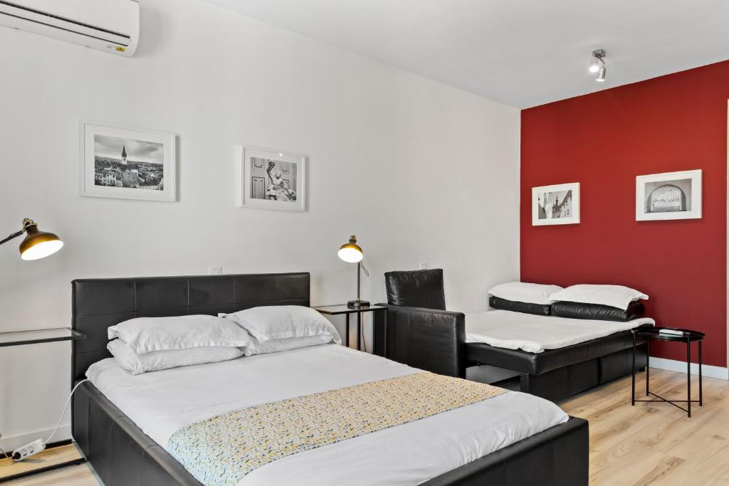 AQUARIUS: Upscale Flat in the Heart of Bucharest! photo