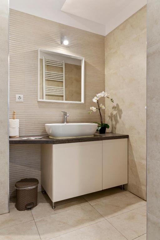 AQUARIUS: Upscale Flat in the Heart of Bucharest! photo