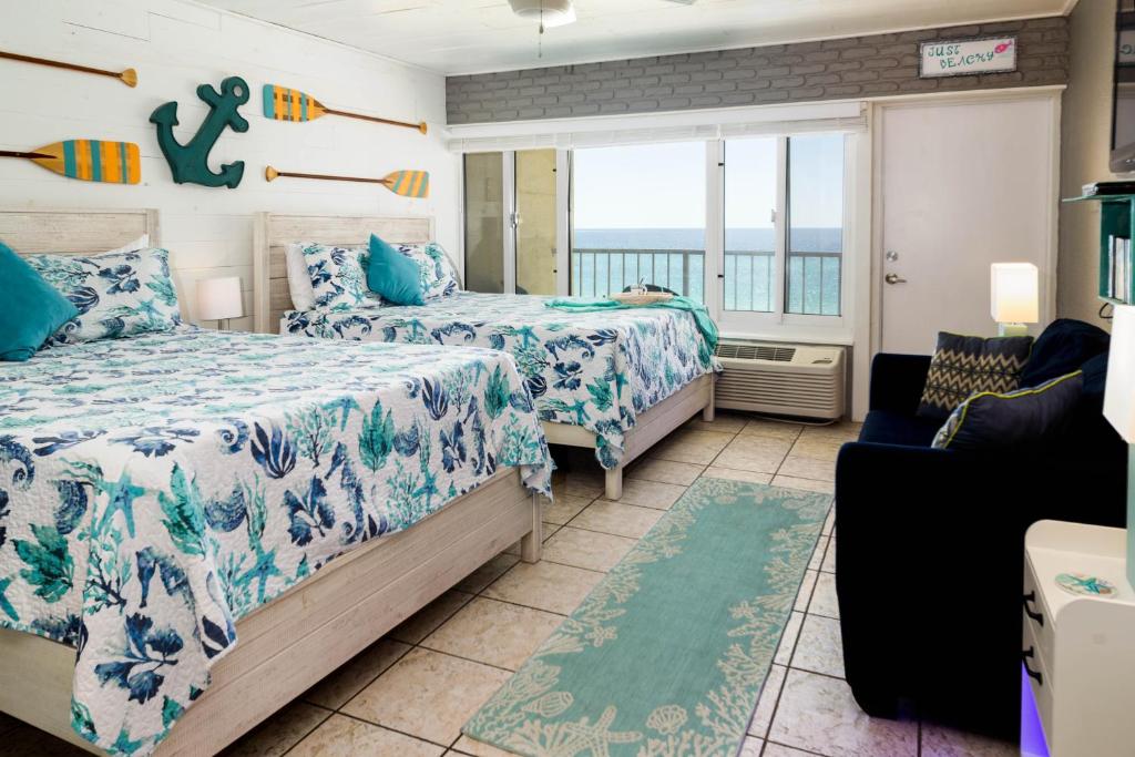 Beachfront with Free BEACH Service!Private balcony, Panama City Beach