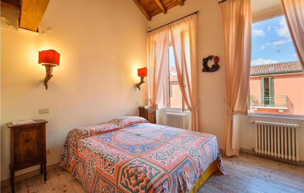 4 Bedroom Beautiful Apartment In Mantova - 3
