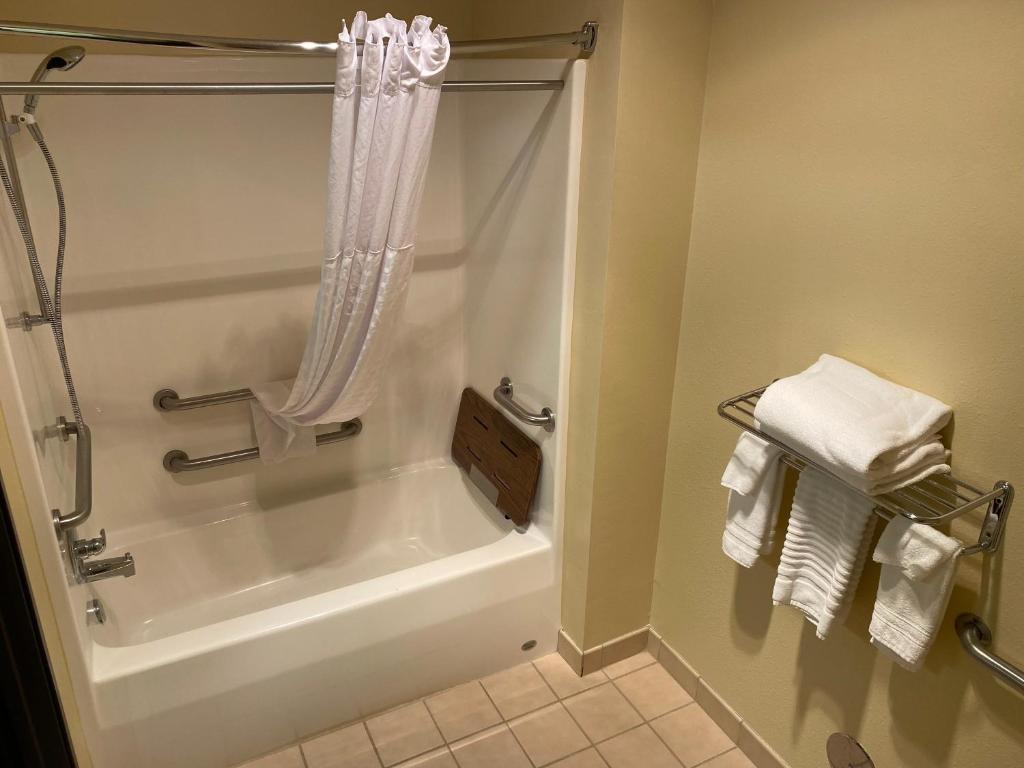 Fairbridge Inn & Suites Glendive photo