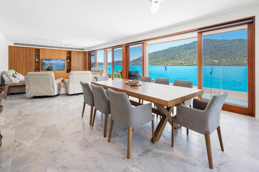 14 The Cove Waterfront Whitsunday House Holiday home in Airlie