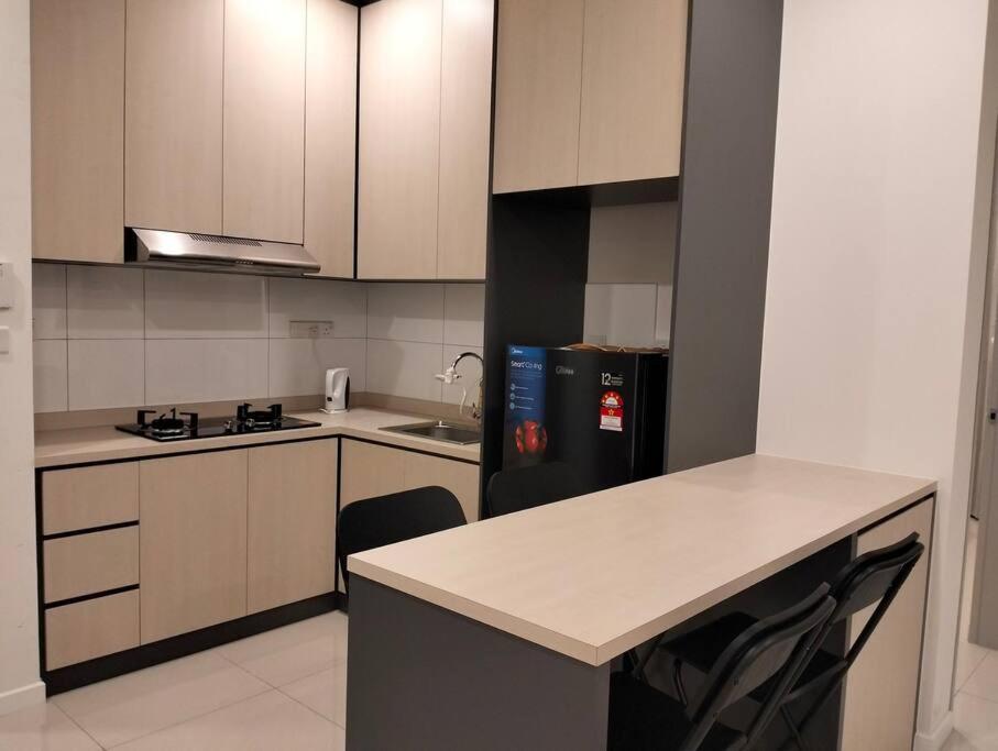 Highpark 2BedRoom Condo with Pool Parking Stove photo