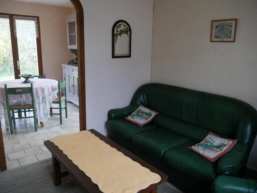 Gîte Saint-Denis-de-l'Hôtel, 3 pièces, 5 personnes - FR-1-590-61