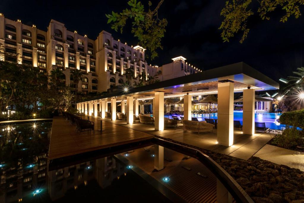 สระว่ายน้ำ