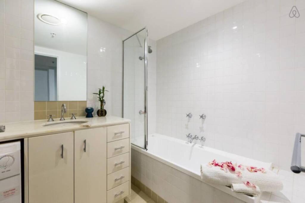 Roma studio apartment in Collins Street photo