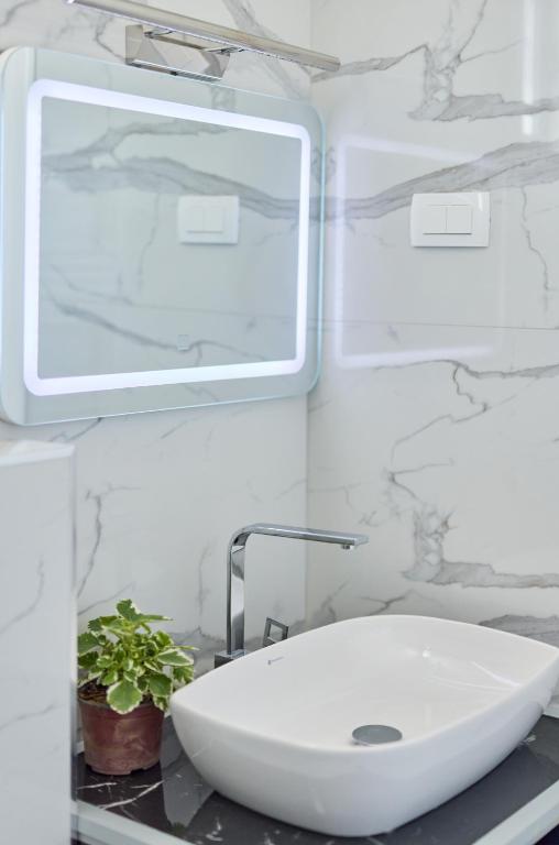 Moderna Luxury Apartments with HEATED pool photo