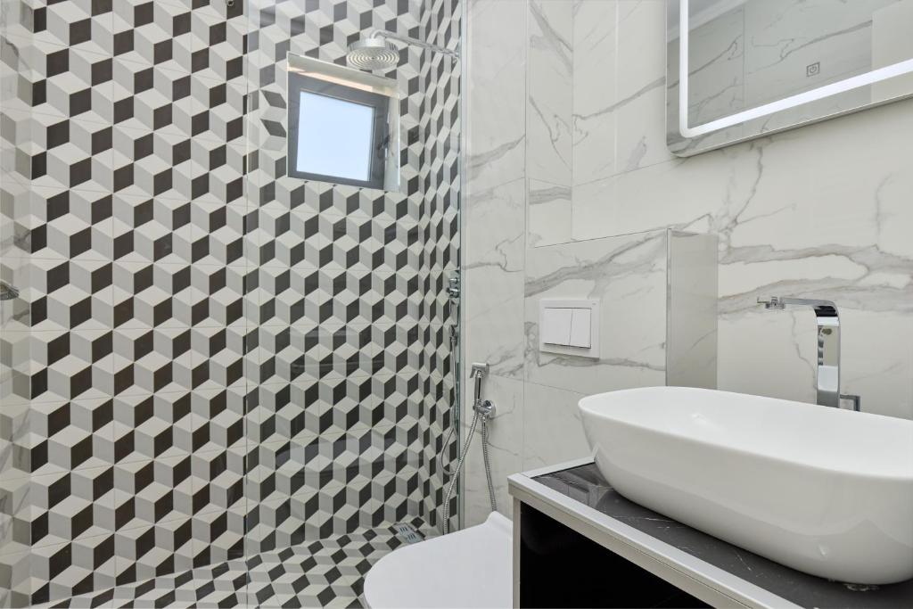Moderna Luxury Apartments with HEATED pool photo