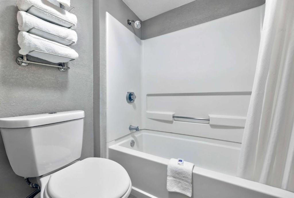 Motel 6-Oak Creek, WI photo