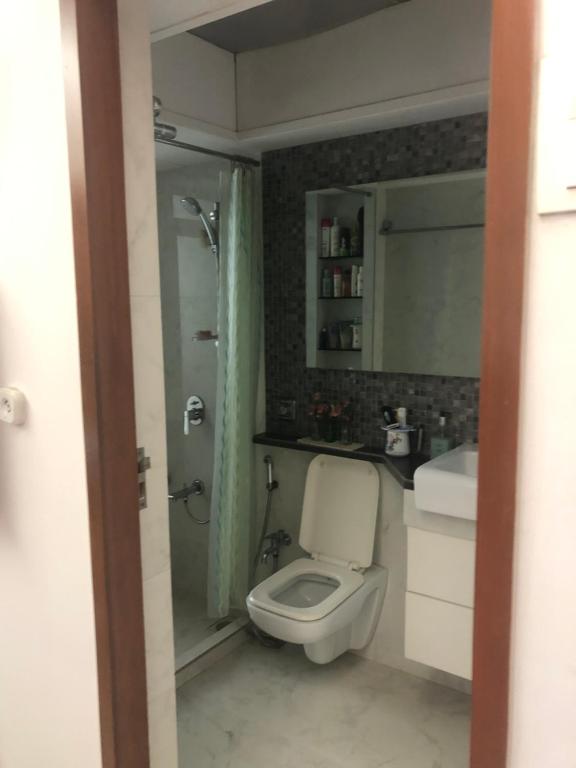 Luxurious Cozy 1 King Bed suite with free parking photo