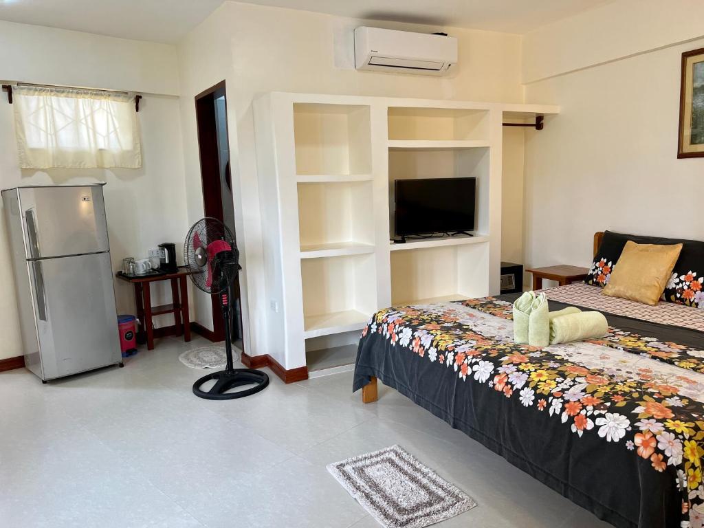 Exterior view, Wind Riders Inn and Cafe in Boracay Island