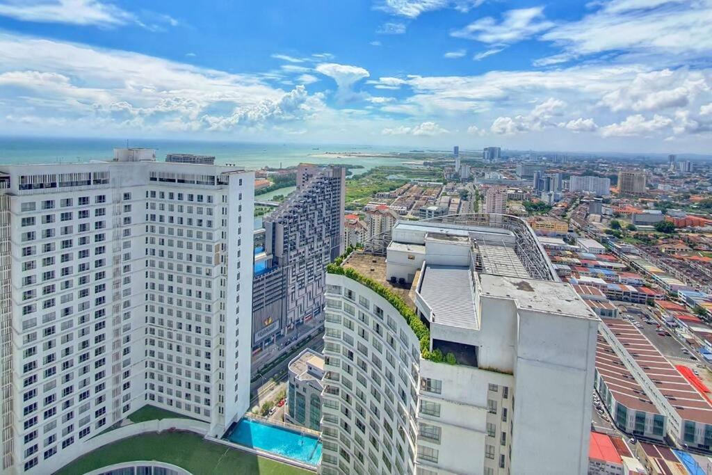 JourneySuite Luxury Urban Seaview & Cityview 2 bedRooms Infinity Pool High floor Melaka Town photo