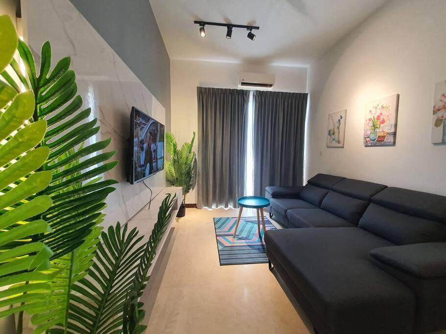 JourneySuite Luxury Urban Seaview & Cityview 2 bedRooms Infinity Pool High floor Melaka Town photo