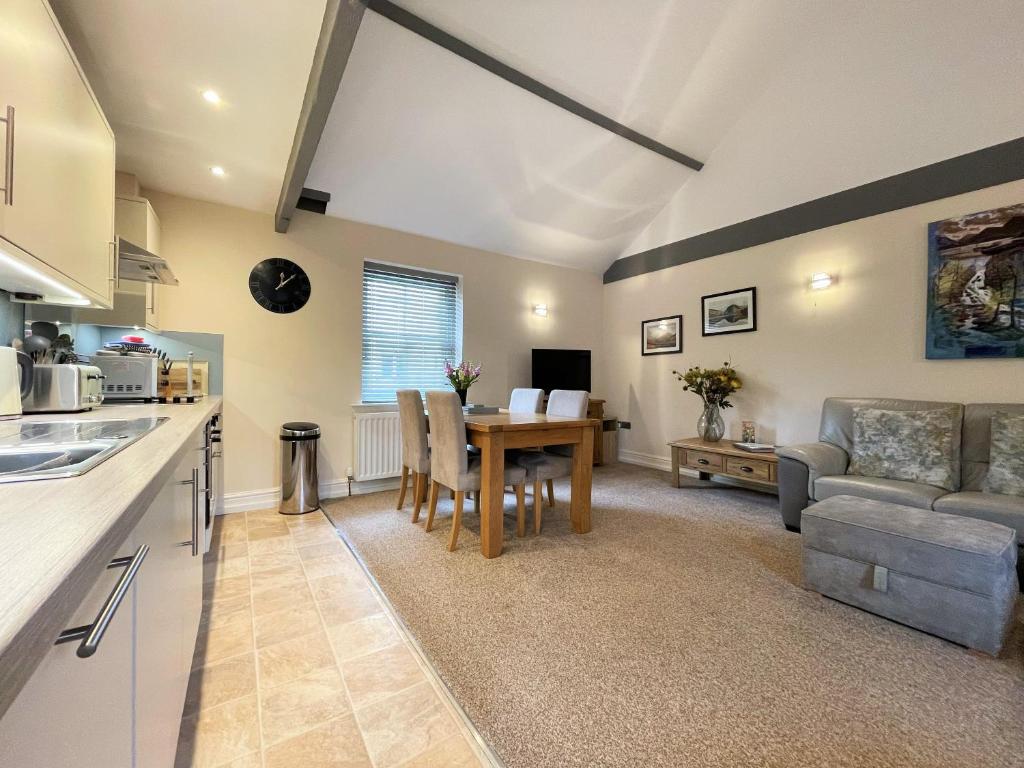 Arthur's Cottage Kendal — dog-friendly self-catering courtyard cottage