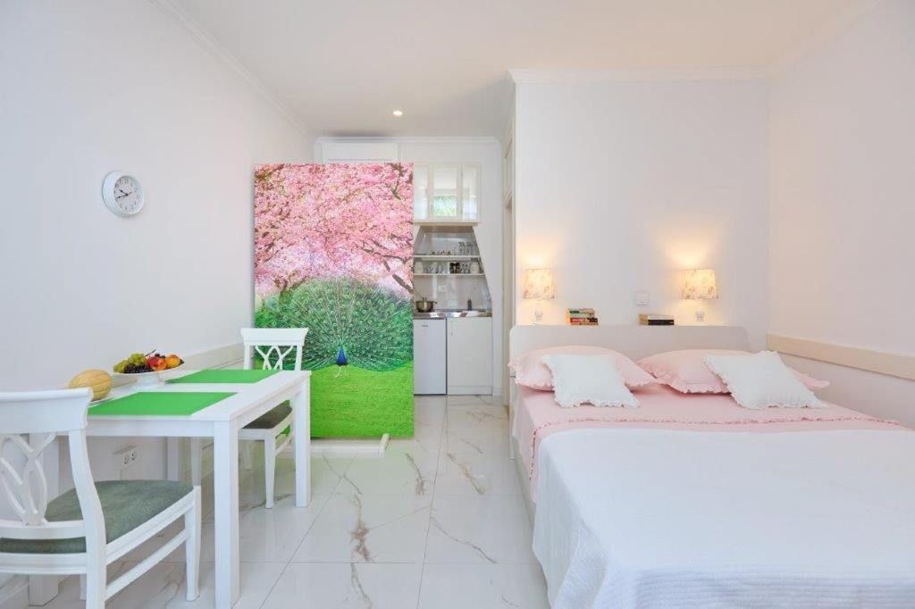 The Peacock in Love, Dubrovník