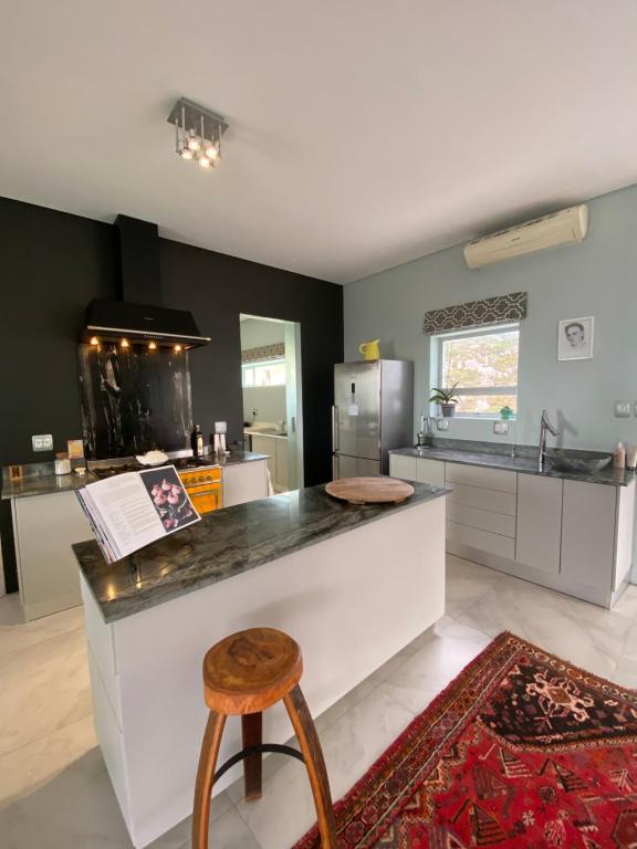 Beach & Mountain Retreat within a UNESCO Biosphere, Rooiels