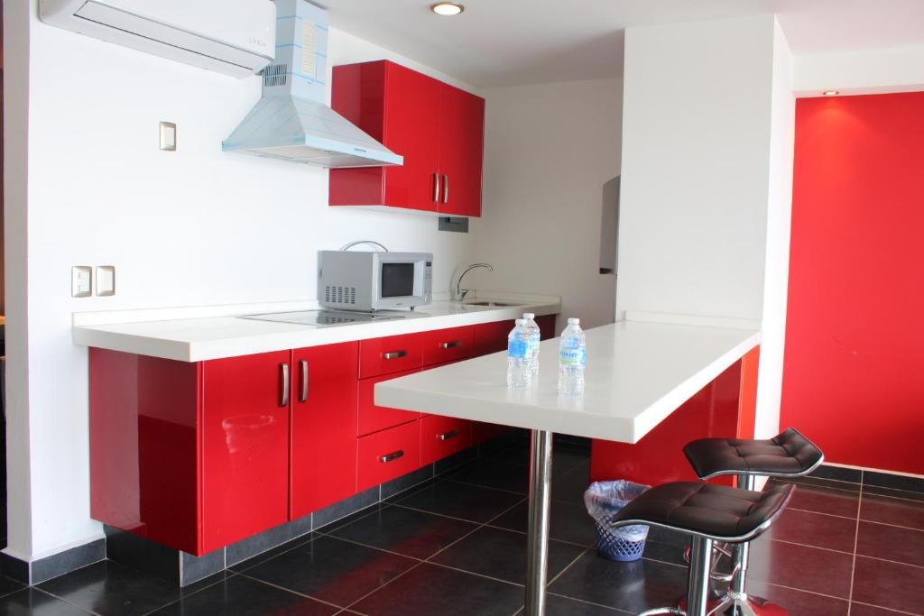 Ramada by Wyndham Acapulco Hotel & Suites - 4