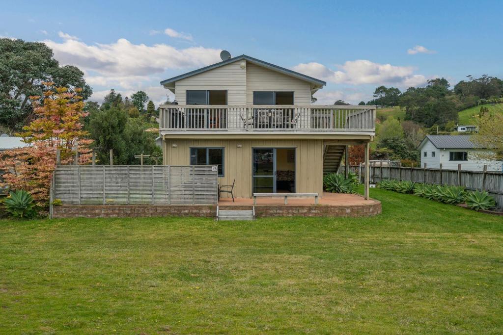 Hosts on the Coast Laze Away on Cook, Cooks Beach