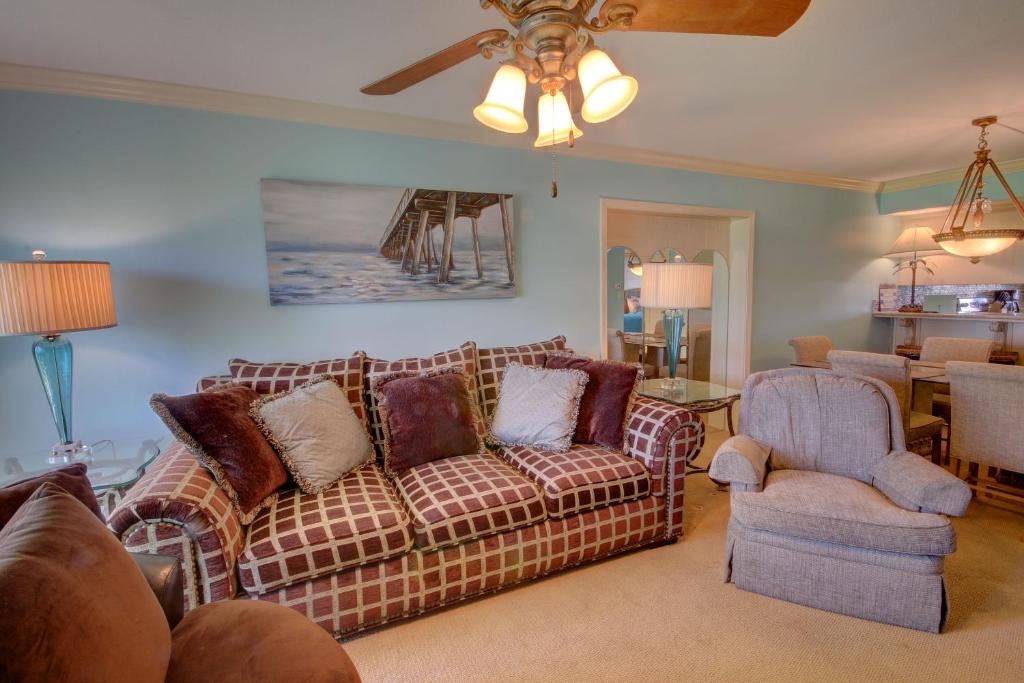 El Matador 111 - Ground floor end unit with easy access to all amenities, Fort Walton Beach