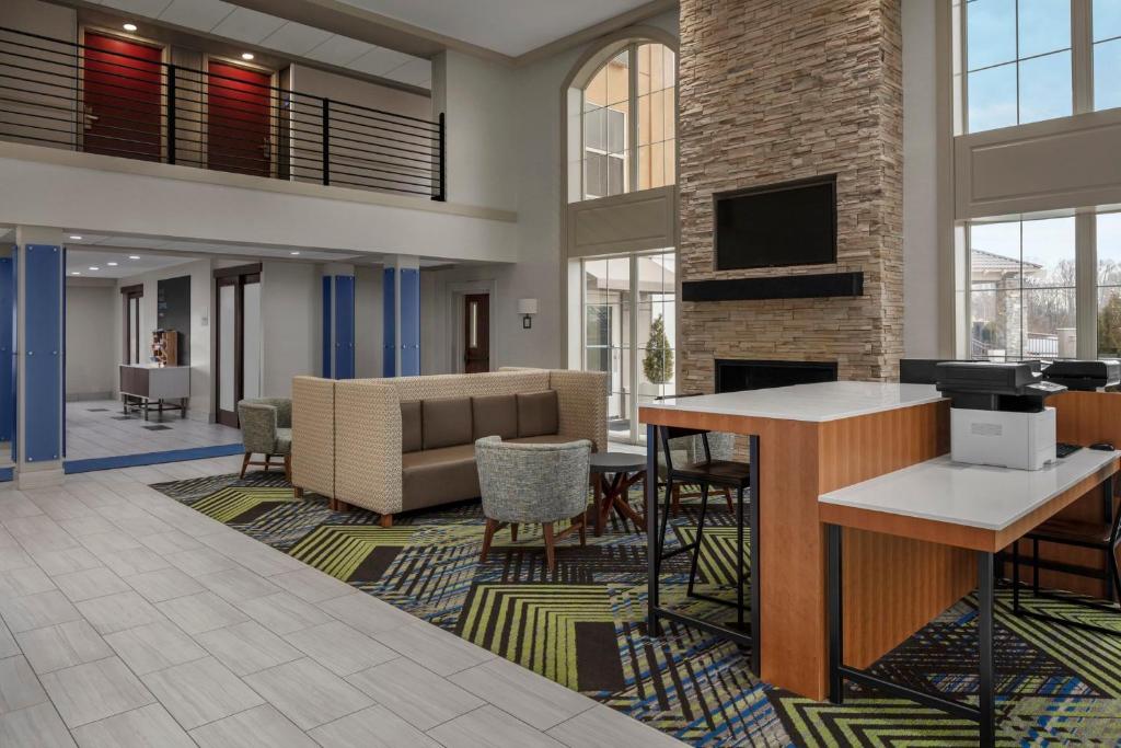 Holiday Inn Express & Suites Asheville SW - Outlet Ctr Area By IHG