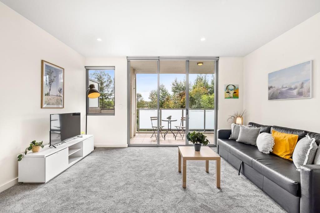 New Modern 2BR 2Bath Apt in Potts Hill Sleeps 6