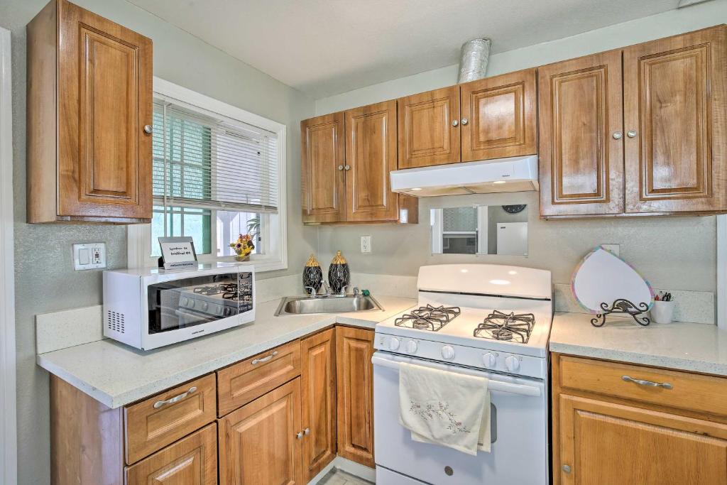 Quaint Long Beach Apt about 9 Mi to Beach Access! photo
