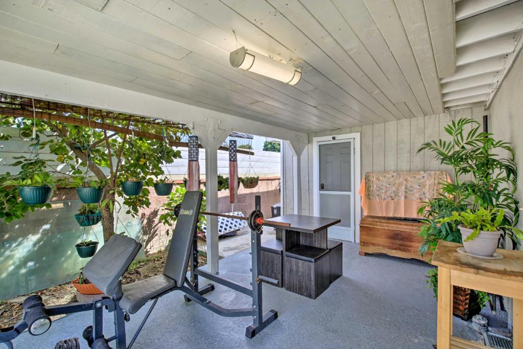 Quaint Long Beach Apt about 9 Mi to Beach Access! photo