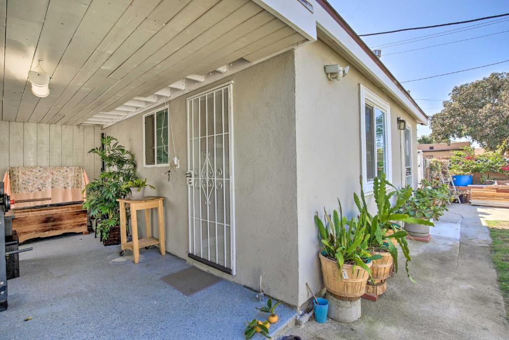 Quaint Long Beach Apt about 9 Mi to Beach Access! photo