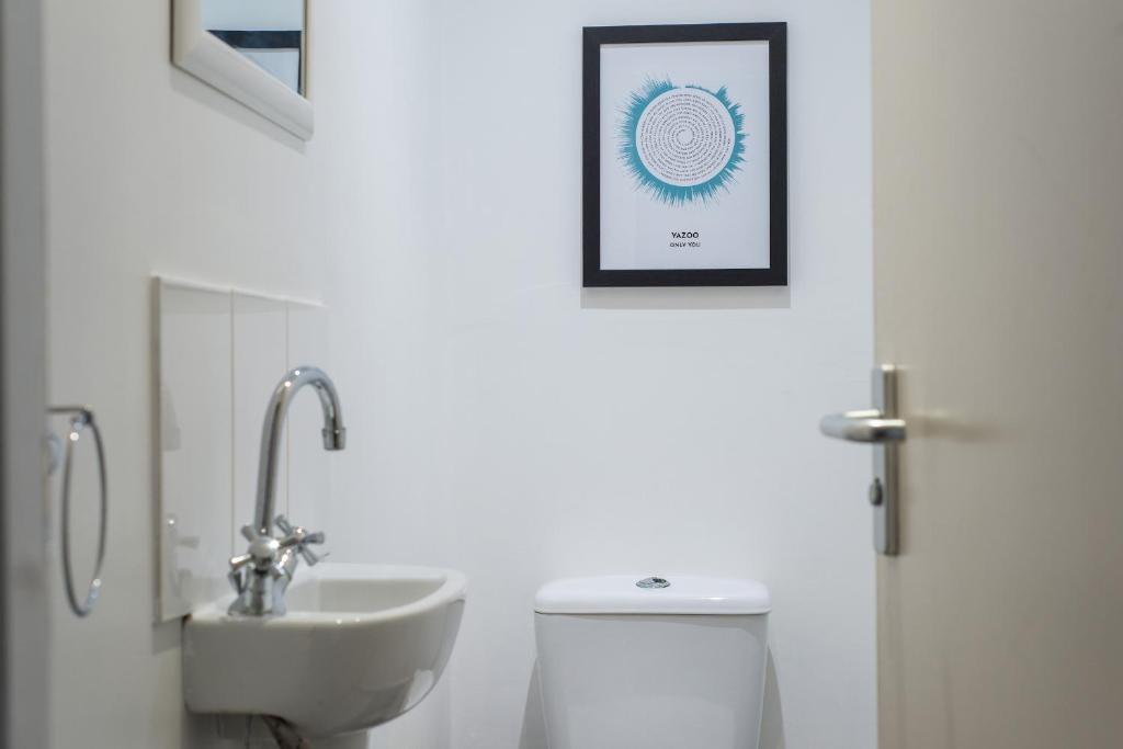 Downtown and central 1 bed in Edinburgh, sleeps 4 photo