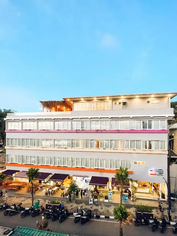 Harbour Komodo Hotel，位于纳闽巴霍的酒店