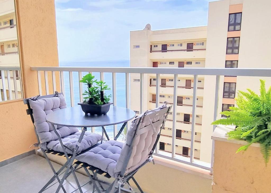 Cibeles 904. Moderm Studio with Sea Views in Marbella centre., Marbella