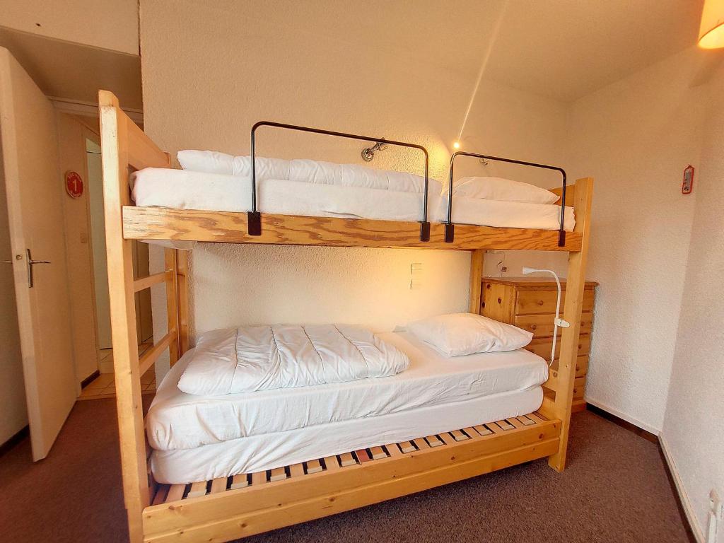 Appartement Chaleureux Proche Pistes avec Balcons - 4
