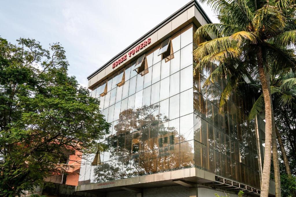ESGEE TOWER , ERNAKULAM SOUTH — Hotel in Kochi