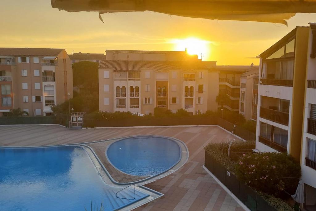 T2 with Veranda residence with pool ! - 1