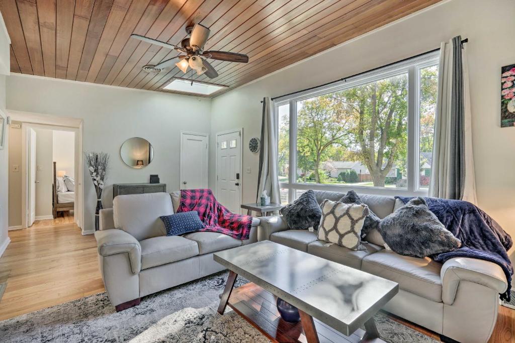 St Paul Abode with Deck about 6 Mi to Minneapolis!, Mendota