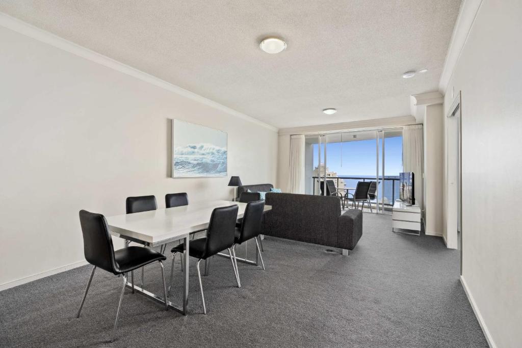 Chevron Renaissance - HR Surfers Paradise photo