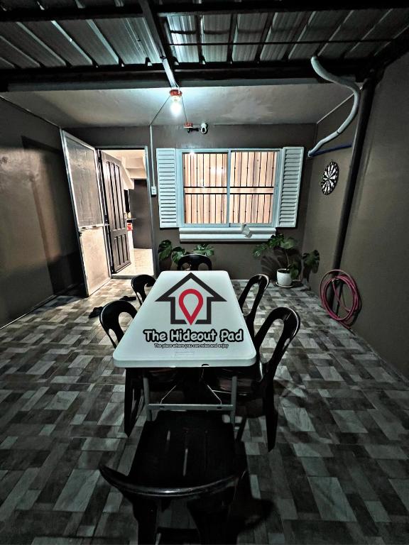 Townhouse in Angeles City photo