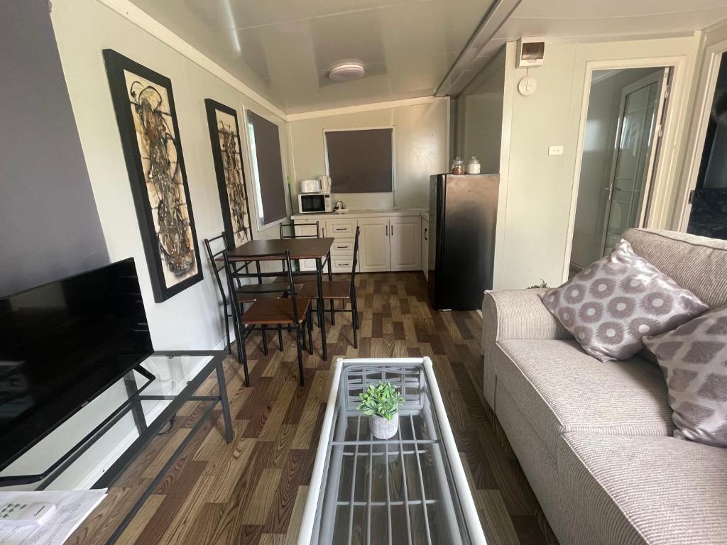 2 Bedroom Granny Flat with off street parking