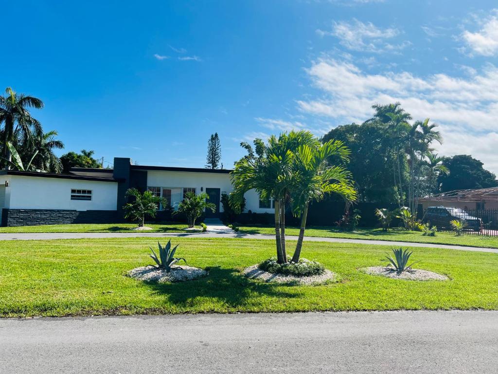Exceptional Remodeled Luxury Miami Home photo