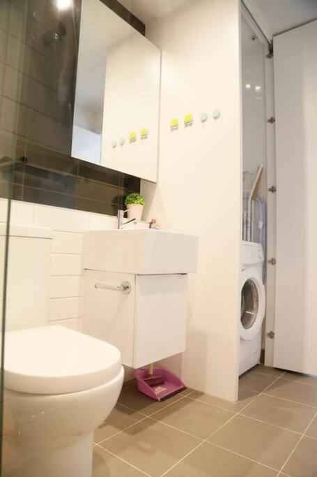 Cozy CBD One-Bedder at PERFECT Central location photo