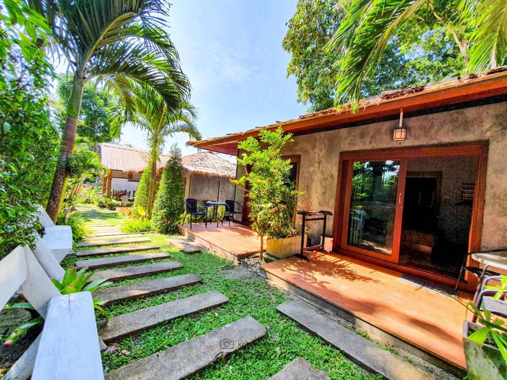 Exterior view, Good Mood Lipe in Ko Lipe