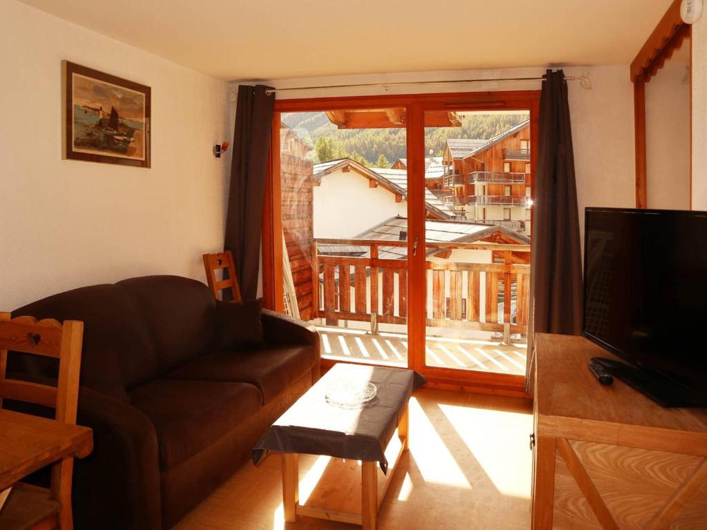 Appartement skis aux pieds avec piscine intérieure, proche services - FR-1-322-478 - 1