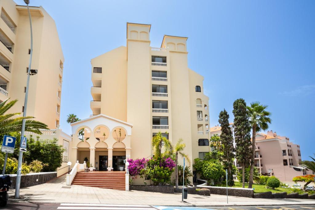Castle Harbour Phoebe's Flat Los Cristianos by LoveTenerife - 2