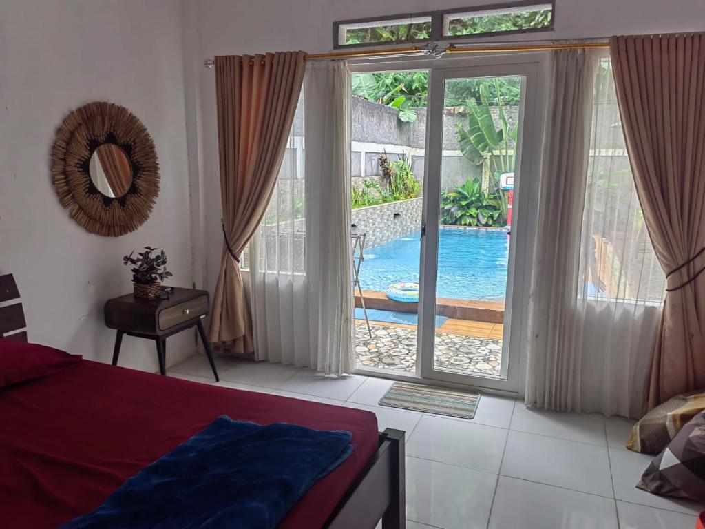 Villa 420 m² dengan 3 kamar tidur dan 2 kamar mandi pribadi di Ciawi (Villa Dhanty)