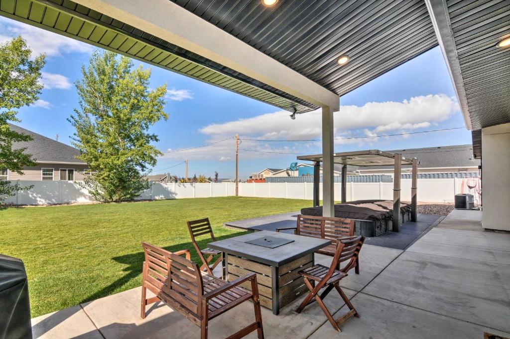 Parowan Retreat with Swim Spa and Tesla Charger!