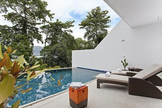 スイミングプール