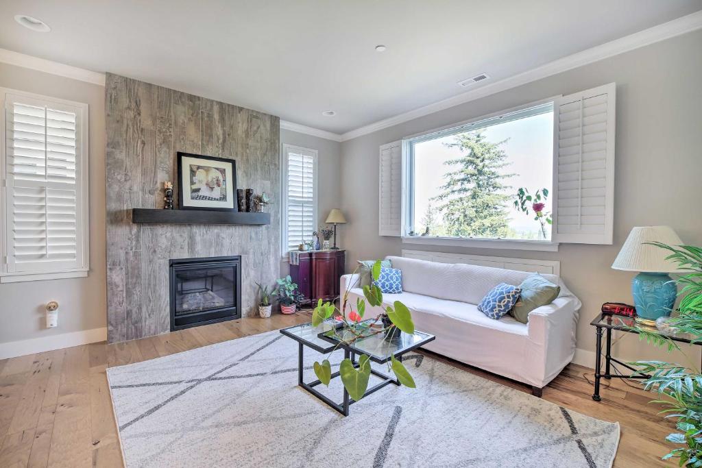 Welcoming Snoqualmie Townhome with Mtn Views!