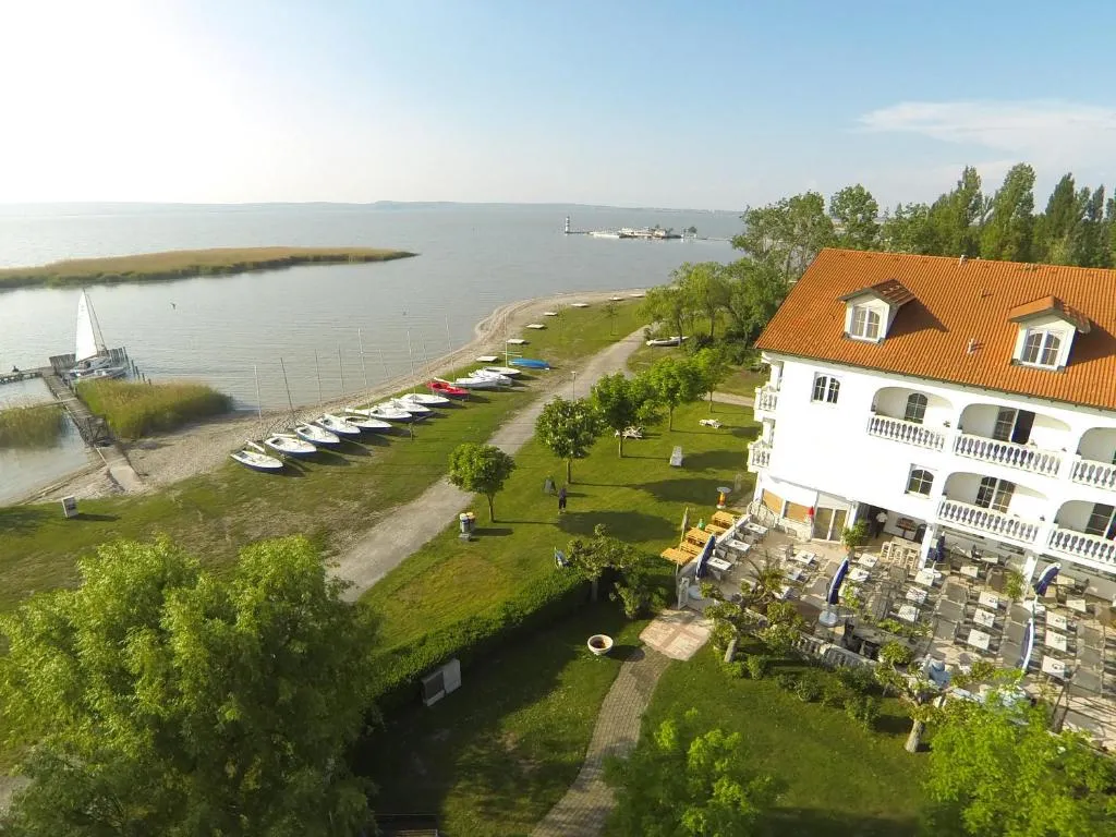 Seehotel Herlinde, hotel v destinaci Podersdorf am See