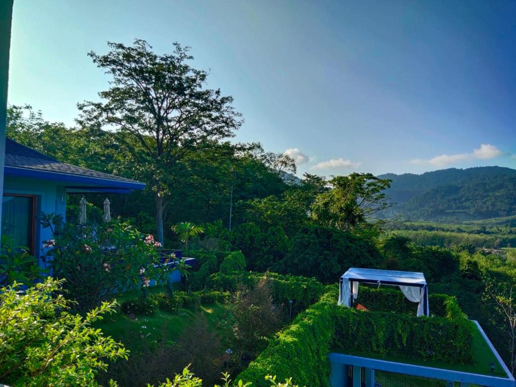 Khaolak Blue Sky Villa photo